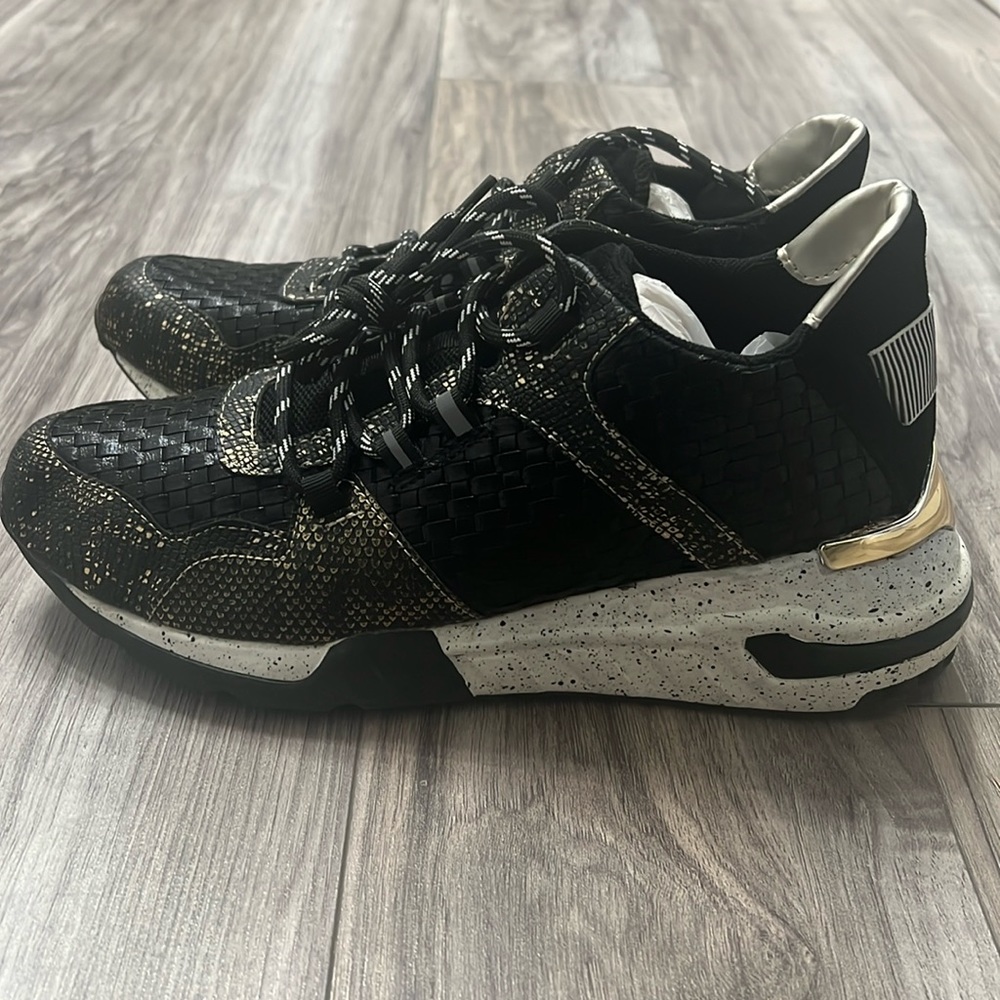 VLADO Footwear